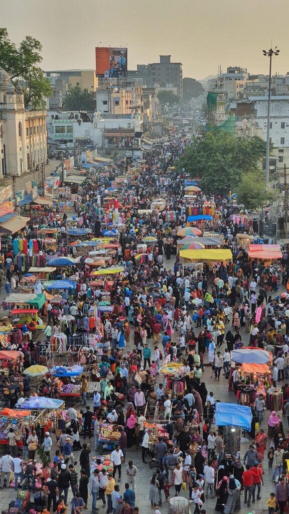 g0bf818d8b7c8cc10a44517391822a95f130a08e261578fe315fd5561f0ff0132d60bbd6156598b795a9d47e39454de35cfbc071d9411edb69f858390871b3f5d_1280-5056311 crowd, colors, people, crowd, crowd, crowd, crowd, crowd